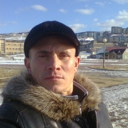 Я русский парень из Ульяновск. Ищу девушку, подругу для встреч.
